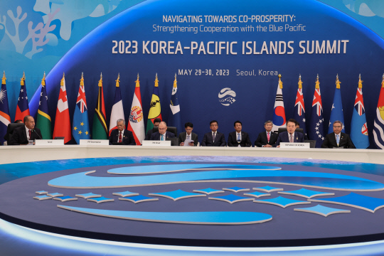 윤석열 대통령이 29일 청와대 영빈관에서 열린 2023 한·태평양도서국 정상회의에서 모두발언을 하고 있다. 연합뉴스.